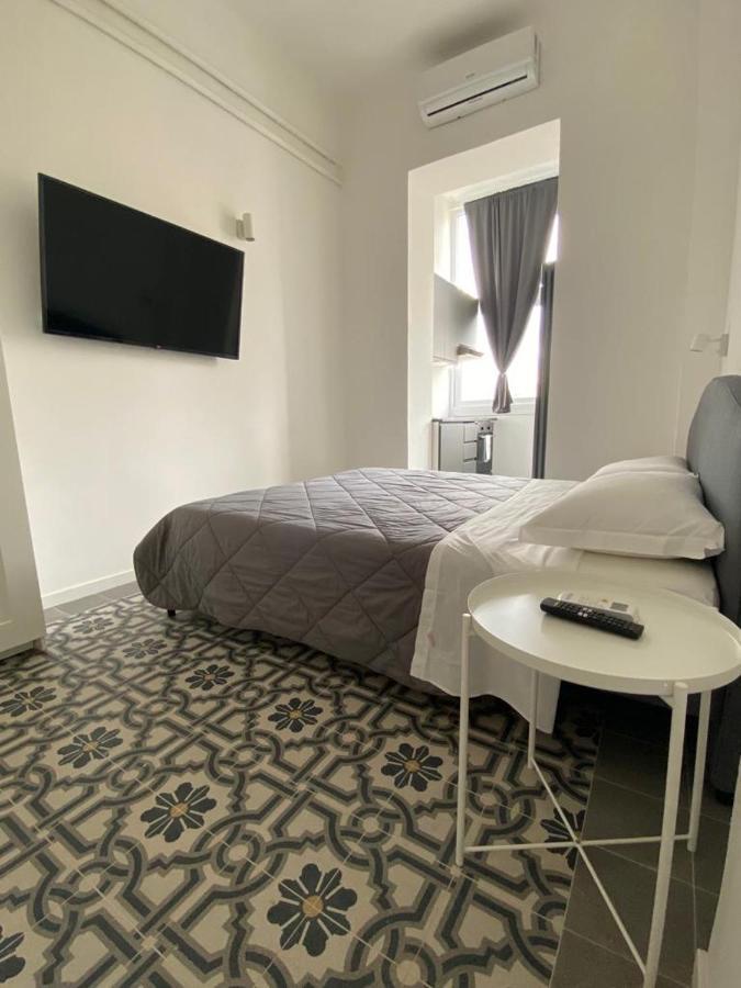Bari Landlord 242 - Central Station Apartments Bagian luar foto