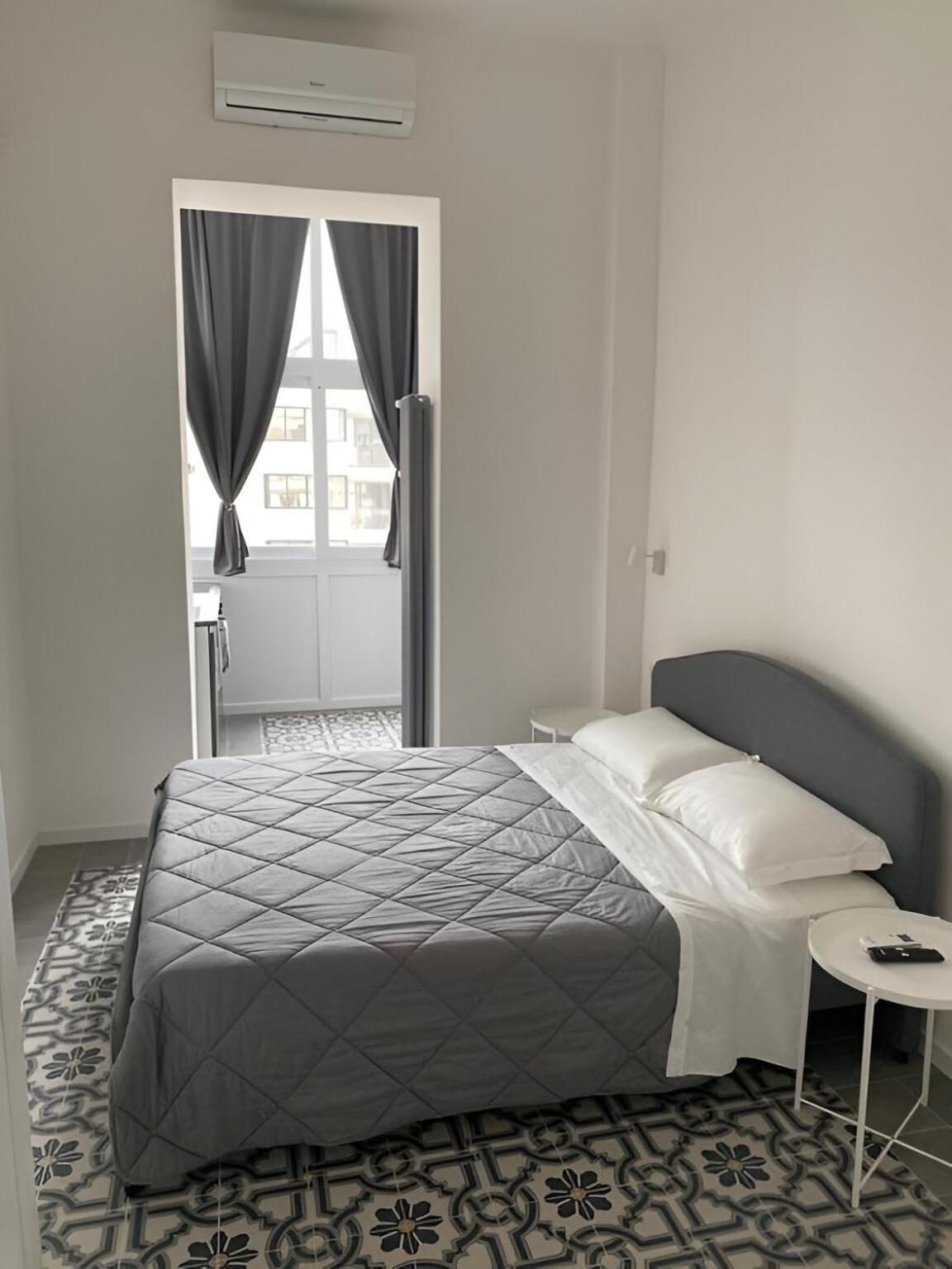 Bari Landlord 242 - Central Station Apartments Bagian luar foto