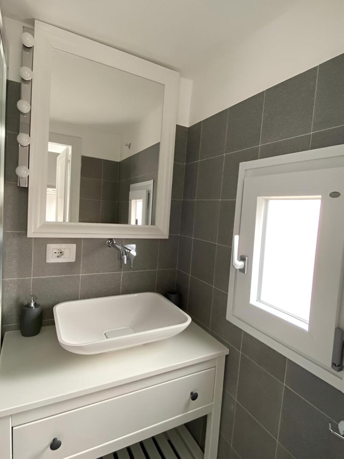 Bari Landlord 242 - Central Station Apartments Bagian luar foto