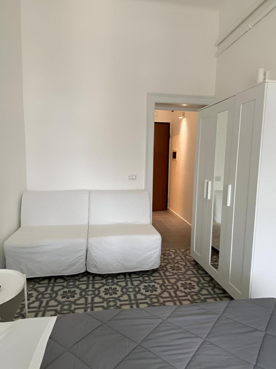 Bari Landlord 242 - Central Station Apartments Bagian luar foto