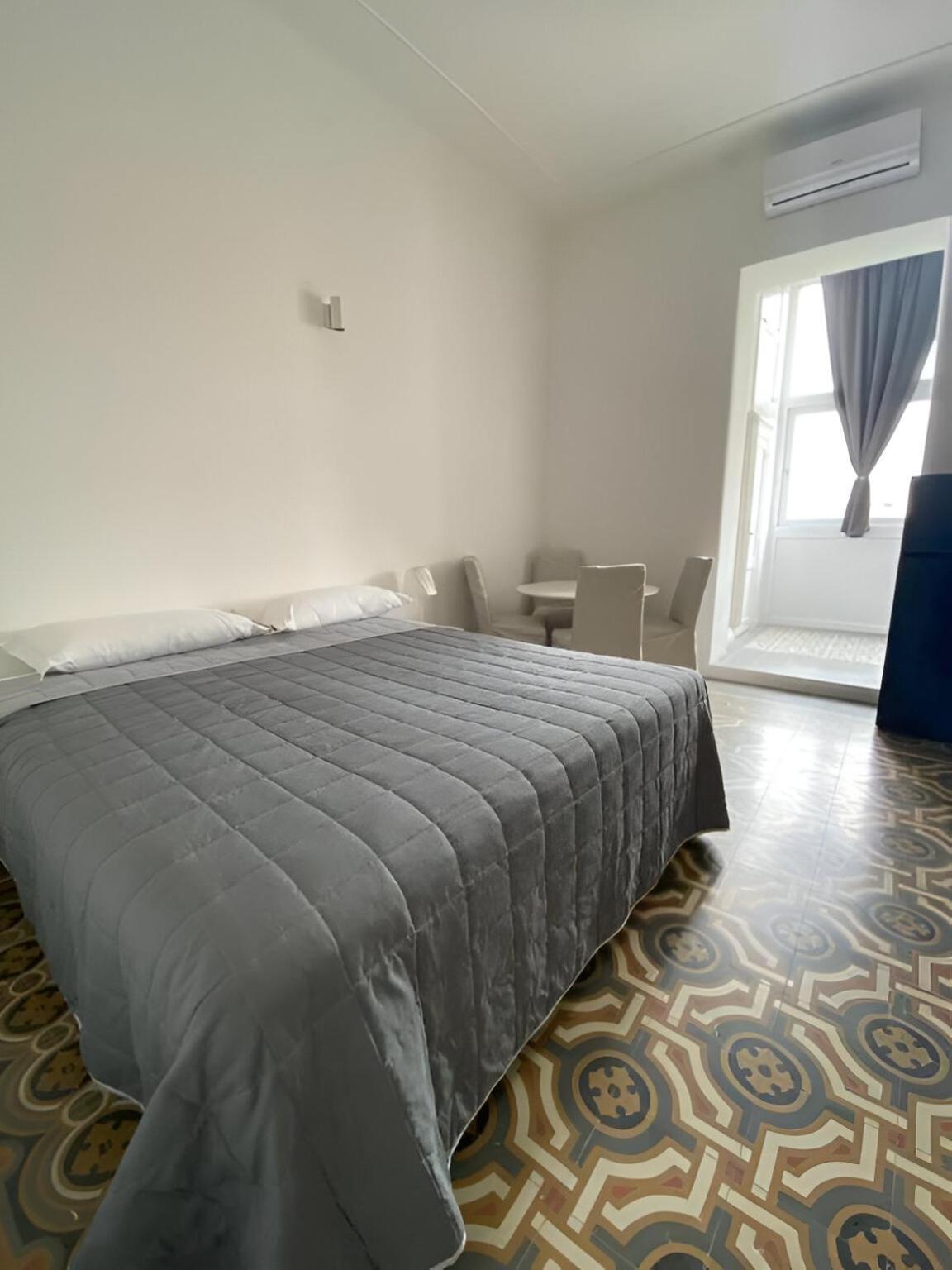 Bari Landlord 242 - Central Station Apartments Bagian luar foto