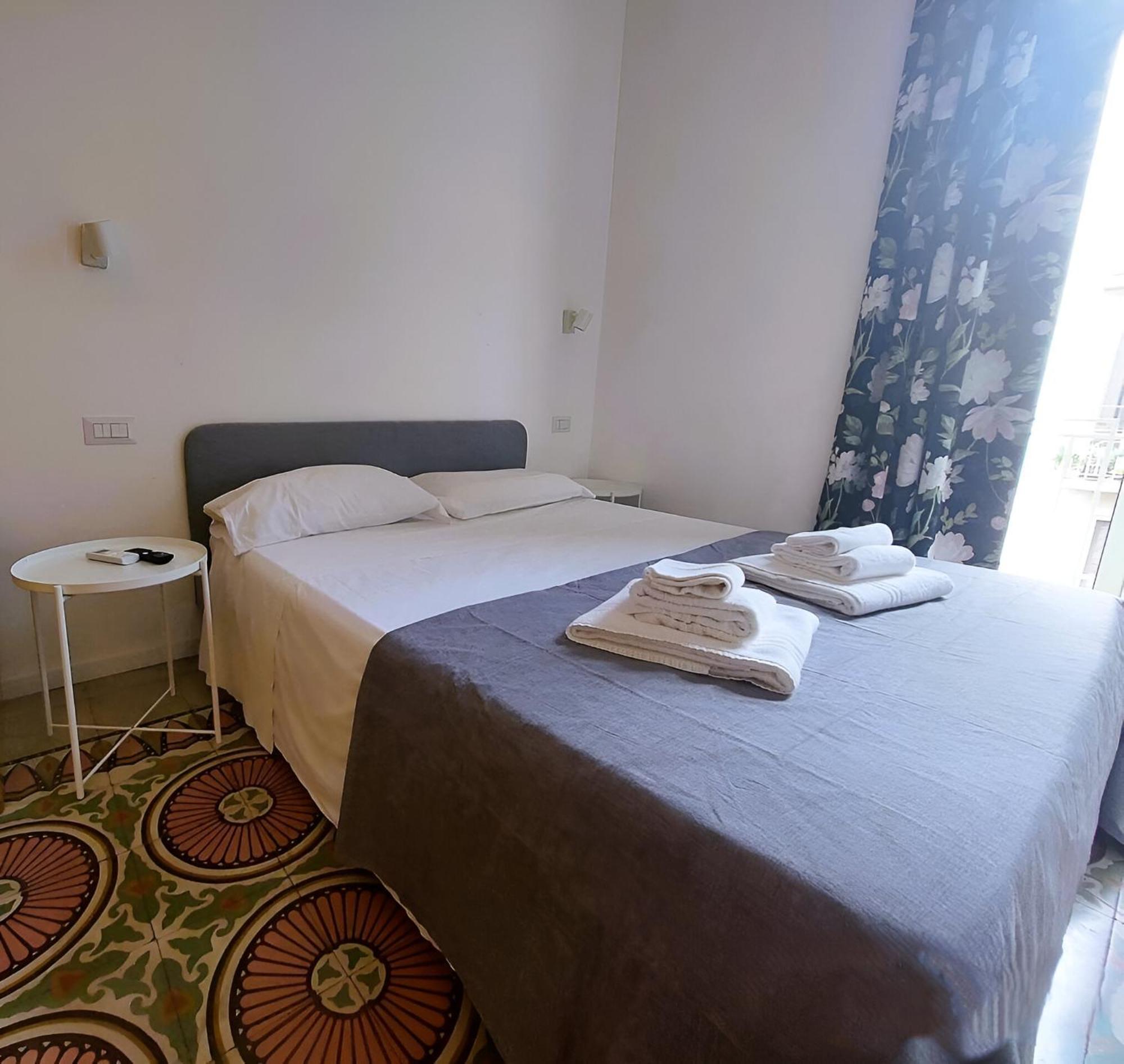 Bari Landlord 242 - Central Station Apartments Bagian luar foto