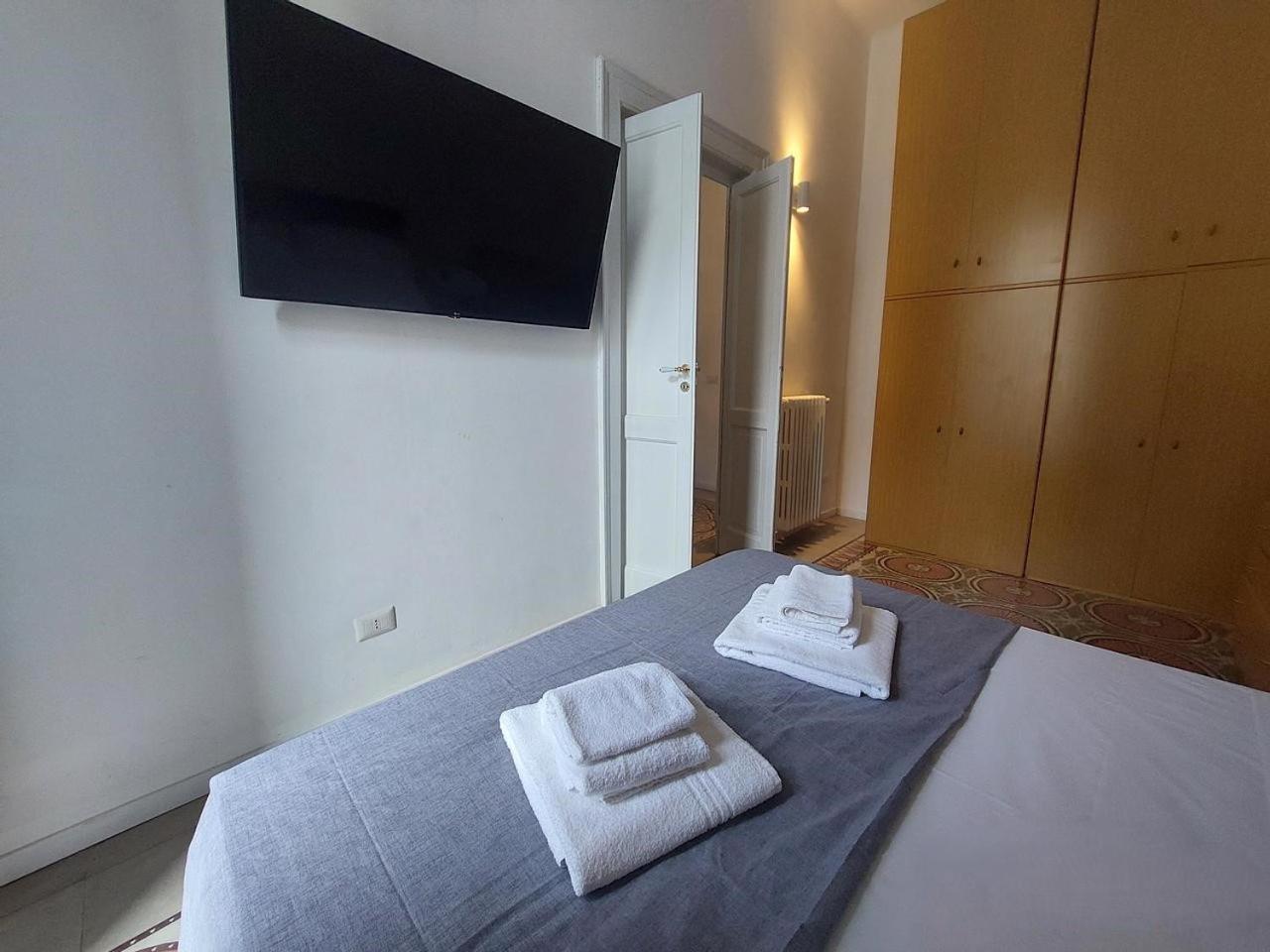 Bari Landlord 242 - Central Station Apartments Bagian luar foto